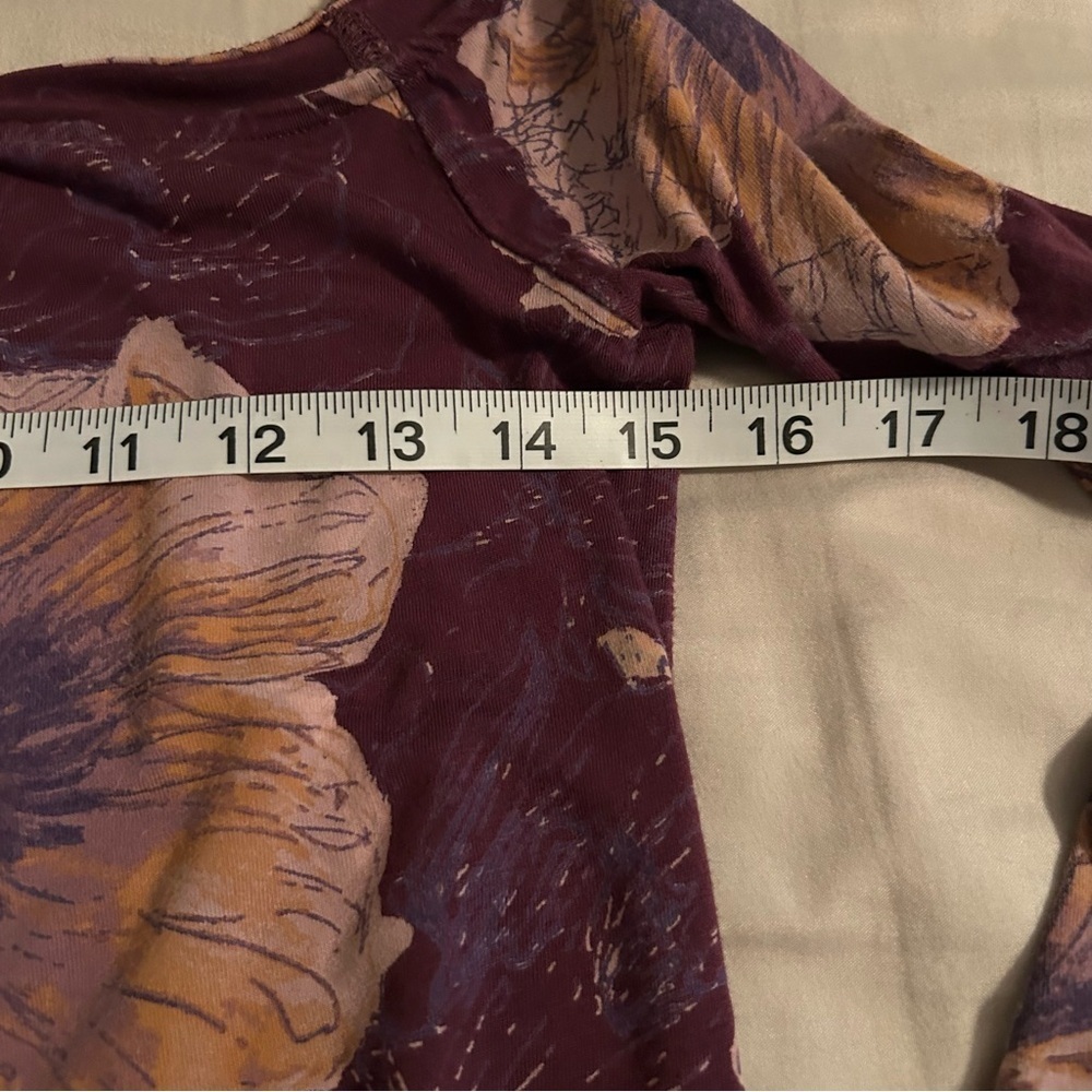 Free People We The Free Birds of Paradise Floral Flare Sleeve Top Sz M Mulberry - Picture 13 of 14